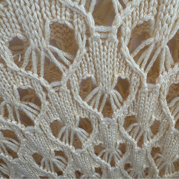 Point Zero poncho. Soft and fabulous canary yellow crochet type knit size 1x - Picture 5 of 8